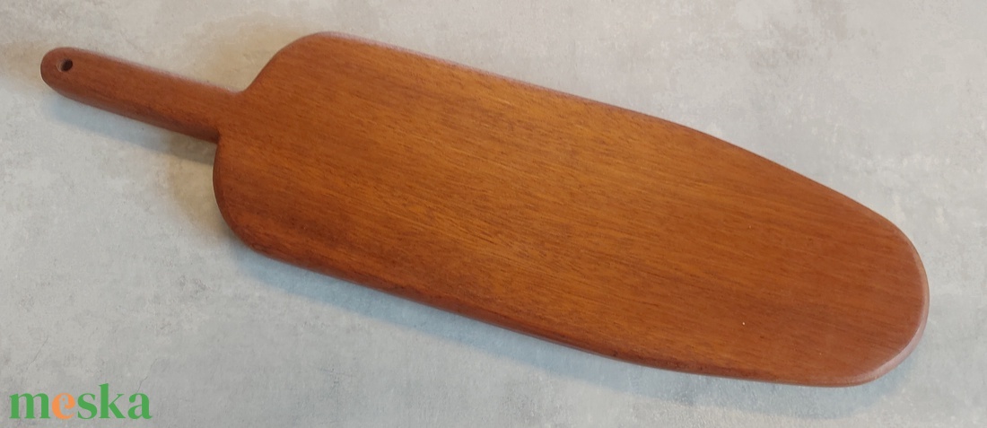 Egyedi formájú mahagóni vágódeszka, alátét - otthon & életmód - konyhafelszerelés, tálalás - sütés, főzés - vágódeszka - Meska.hu