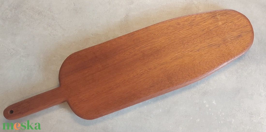 Egyedi formájú mahagóni vágódeszka, alátét - otthon & életmód - konyhafelszerelés, tálalás - sütés, főzés - vágódeszka - Meska.hu