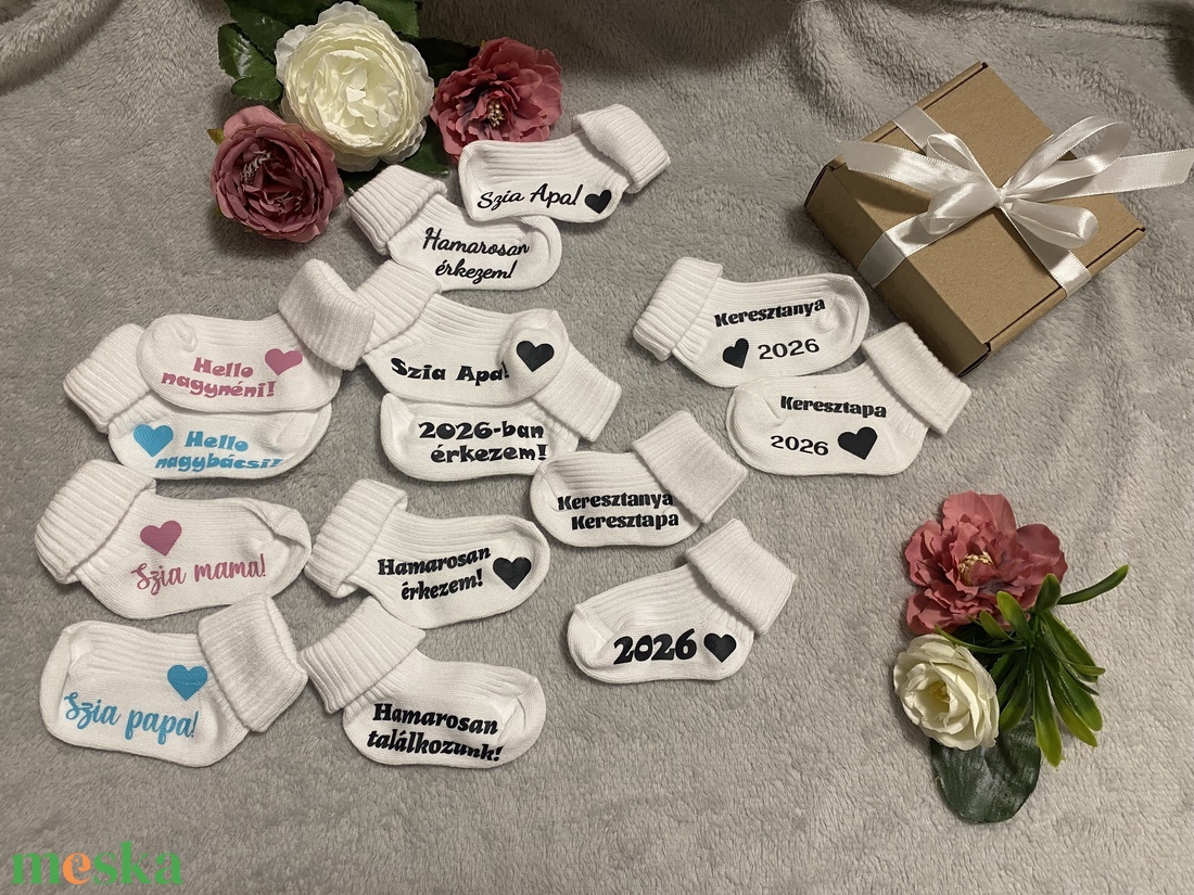 Baba bejelentő zokni - egyedi felirattal, apukának, nagyszülőknek, rokonoknak, barátoknak - játék & sport - babalátogató ajándékcsomag - Meska.hu