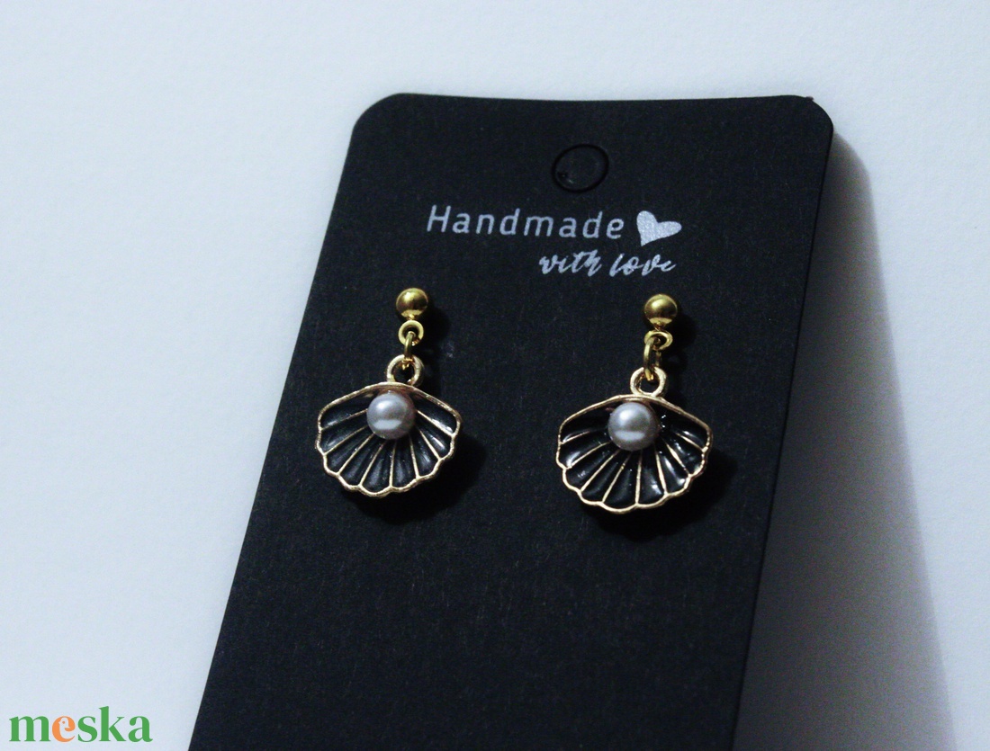 Fekete kagylós Fülbevaló - ékszer - fülbevaló - lógó fülbevaló - Meska.hu