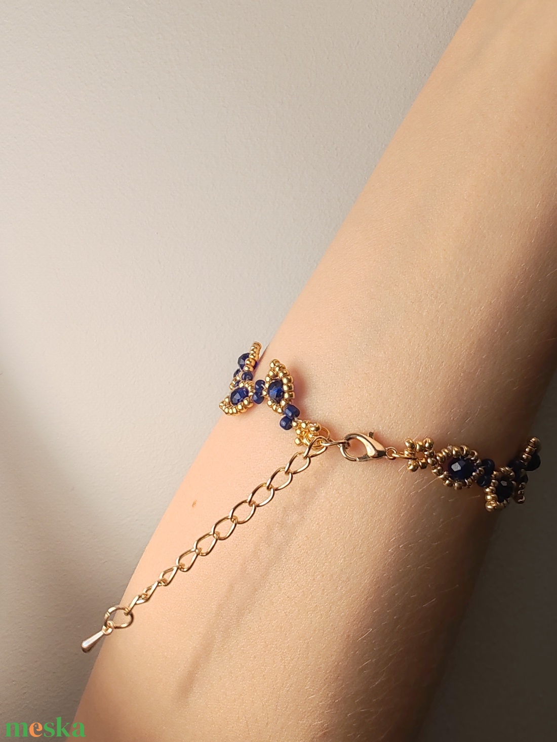 Kék-arany karkötő - ékszer - karkötő - gyöngyös karkötő - Meska.hu