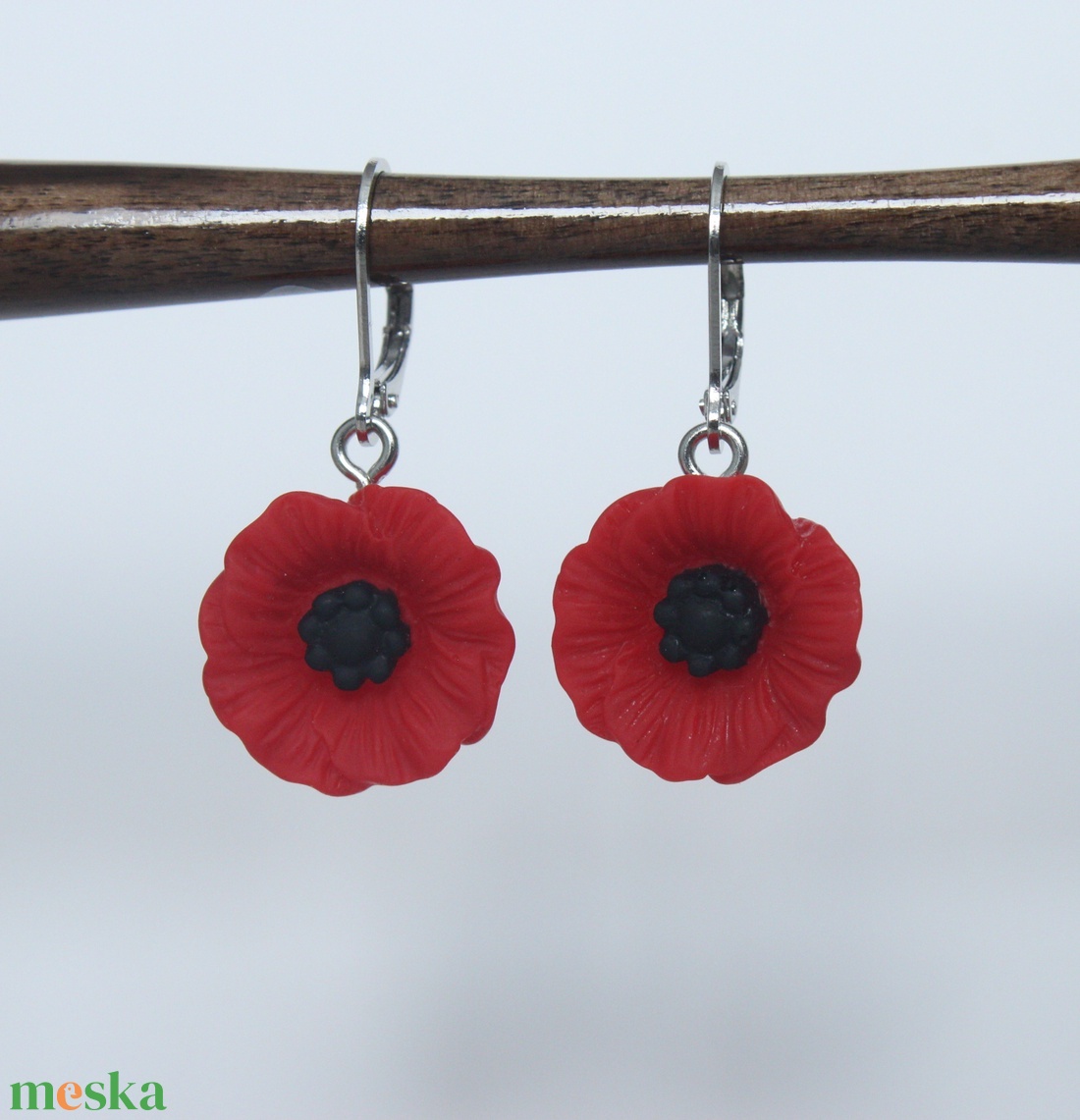 Pipacs fülbevaló ezüst színű akasztóval - ékszer - fülbevaló - lógó fülbevaló - Meska.hu