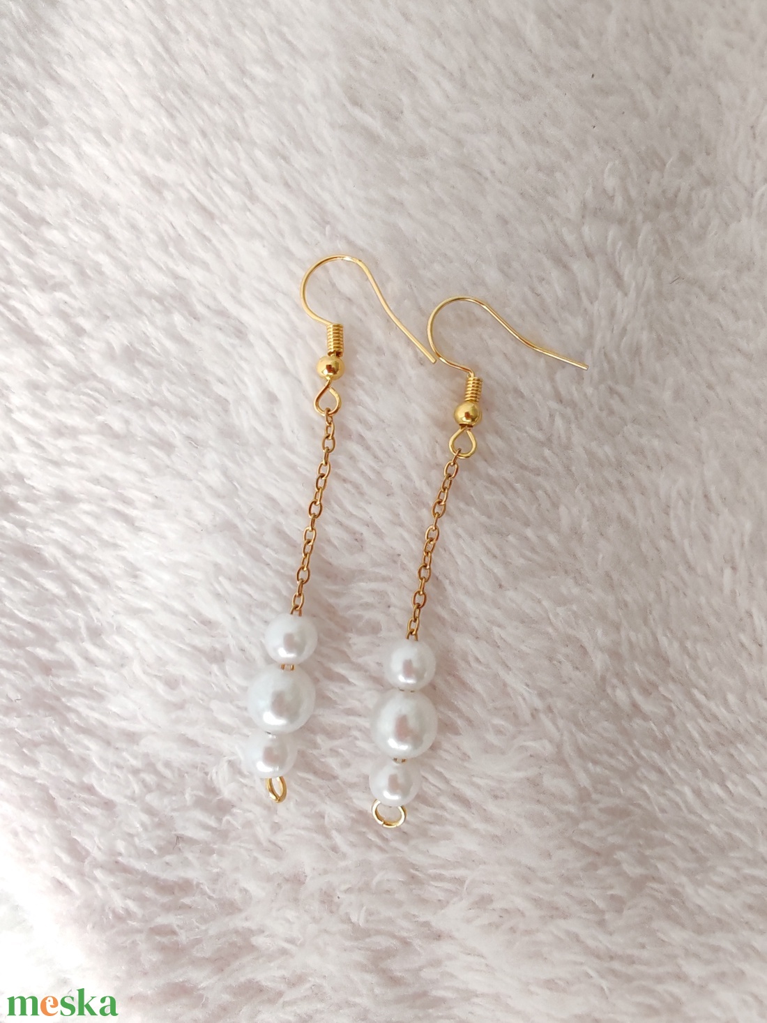 Arany, fehér fülbevaló - oldmoney stílus - ékszer - fülbevaló - lógó fülbevaló - Meska.hu