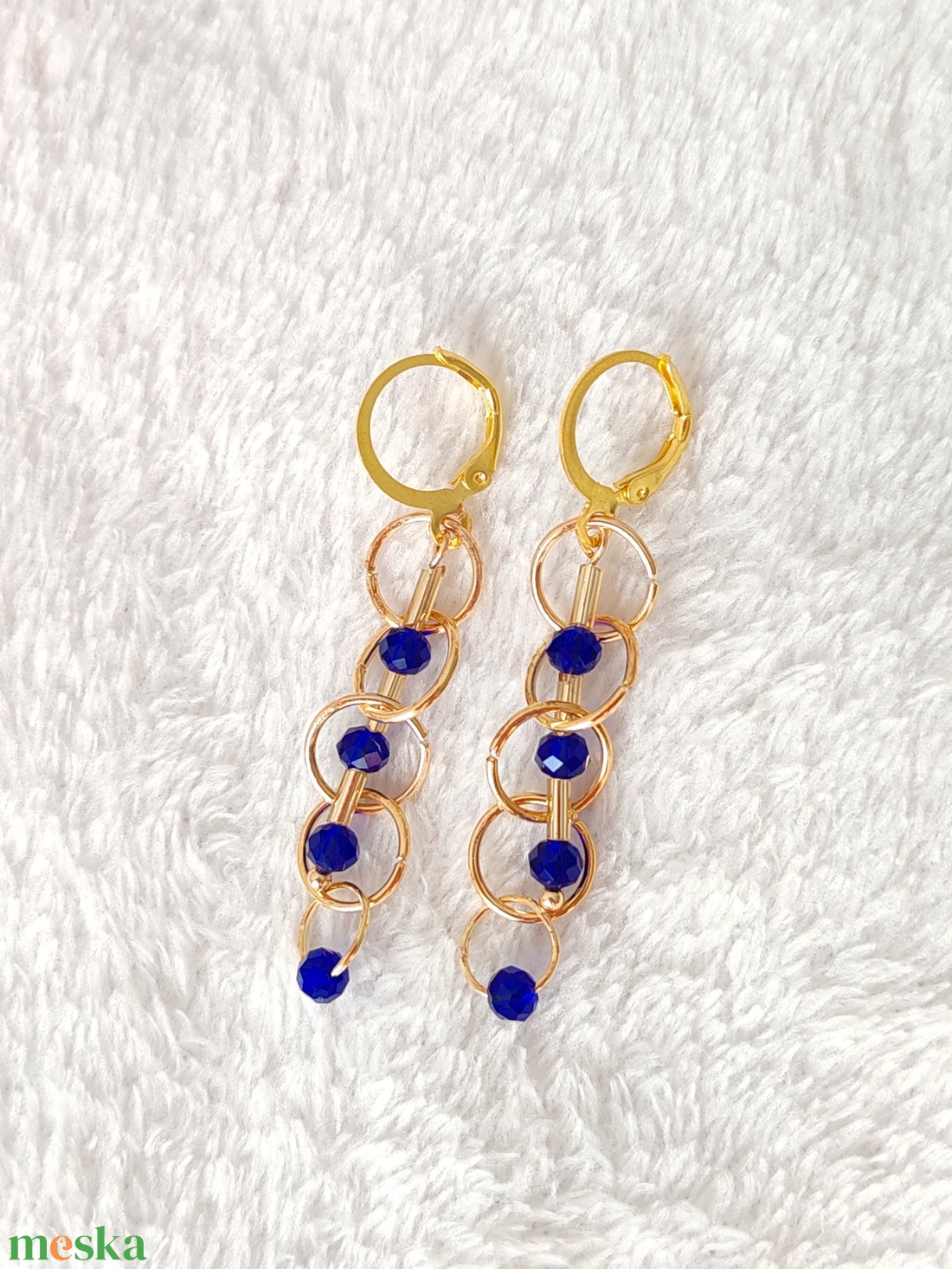 arany fülbevaló - elegáns, kék gyöngyökkel - ékszer - fülbevaló - lógó fülbevaló - Meska.hu