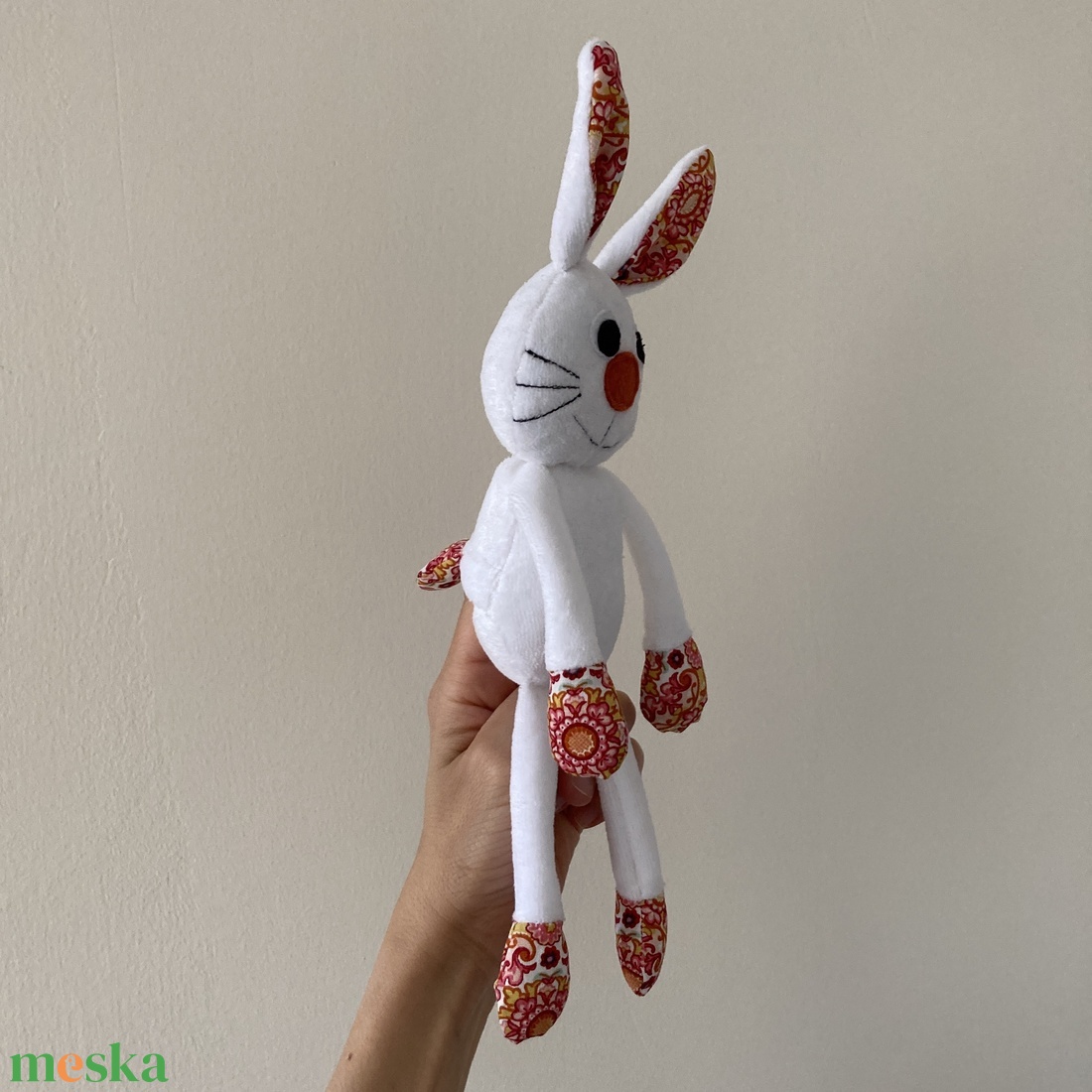 Nyuszi plüssfigura és báb egyben. - játék & sport - plüssállat & játékfigura - nyuszi - Meska.hu