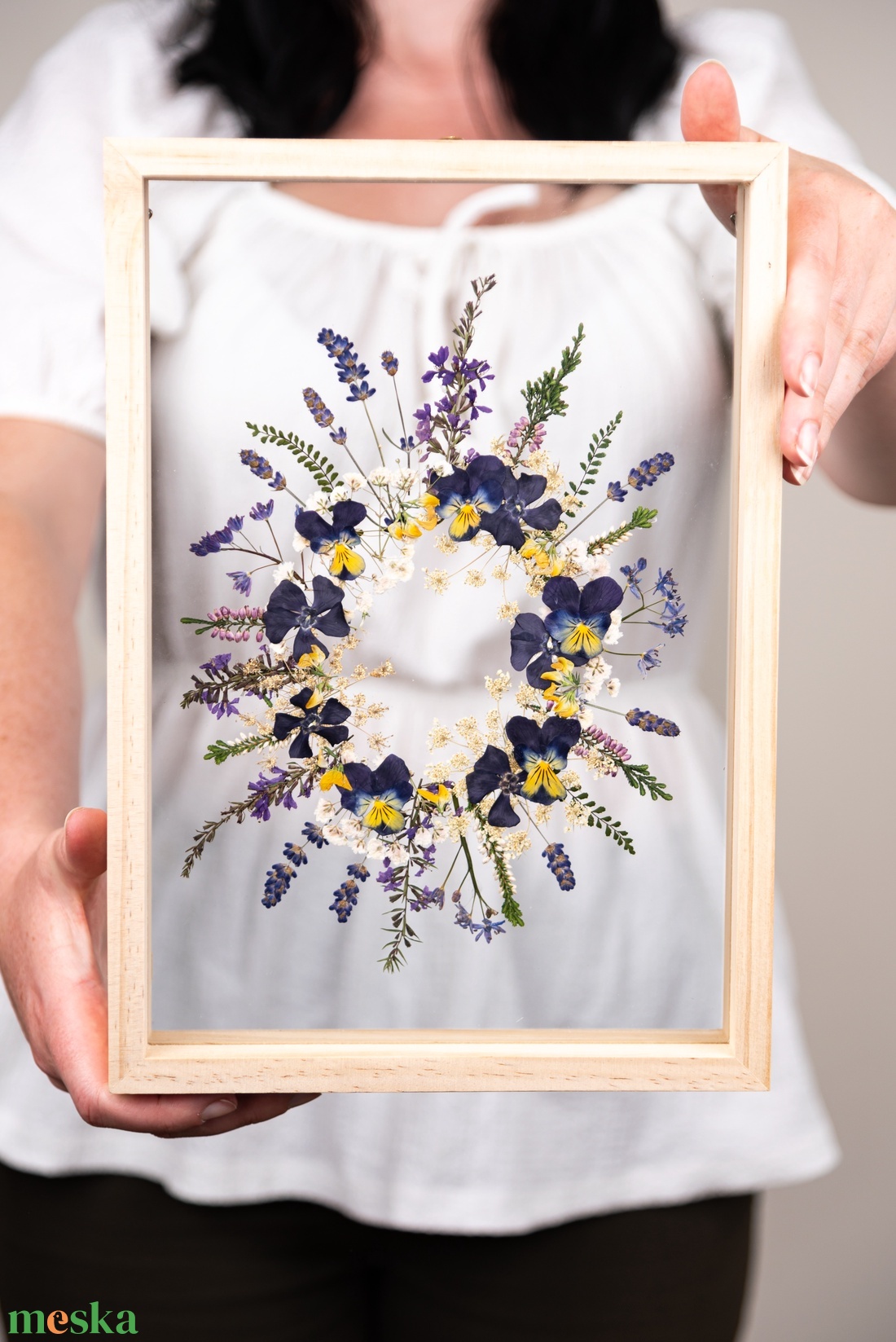 Vegyes virágkoszorú natúr fa keretben 21 x 38 x 4.4 cm - otthon & életmód - dekoráció - kép & falikép - képkeret - Meska.hu Vegyes virágkoszorú natúr fa keretben 21 x 38 x 4.4 cm - otthon & életmód - dekoráció - kép & falikép - képkeret - Meska.hu