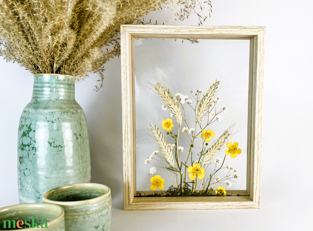 Préselt sárga boglárka virágok búzakalászokkal fa keretben 16 x 21 cm - otthon & életmód - dekoráció - kép & falikép - üvegkép - Meska.hu