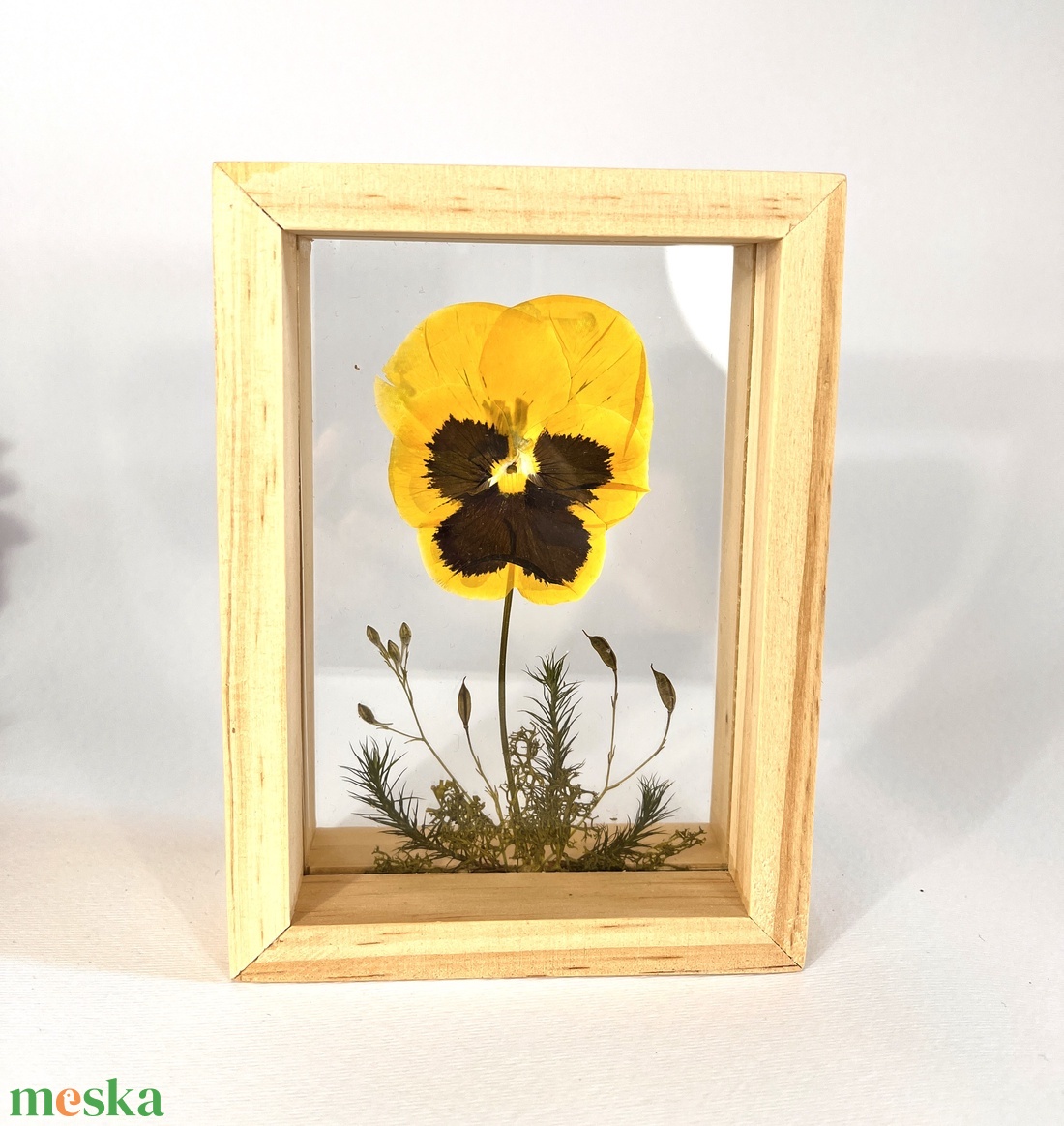 Préselt napsárga árvácska natúr fa keretben 10.6 x 15 x 4.1 cm - otthon & életmód - dekoráció - kép & falikép - képkeret - Meska.hu Préselt napsárga árvácska natúr fa keretben 10.6 x 15 x 4.1 cm - otthon & életmód - dekoráció - kép & falikép - képkeret - Meska.hu