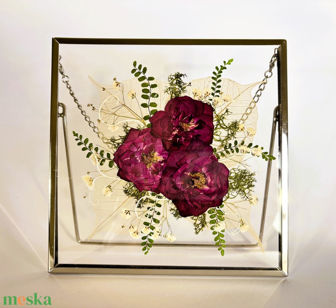 Préselt bíborszín rózsák ezüstös keretben 16 x 16 cm - otthon & életmód - dekoráció - kép & falikép - képkeret - Meska.hu Préselt bíborszín rózsák ezüstös keretben 16 x 16 cm - otthon & életmód - dekoráció - kép & falikép - képkeret - Meska.hu