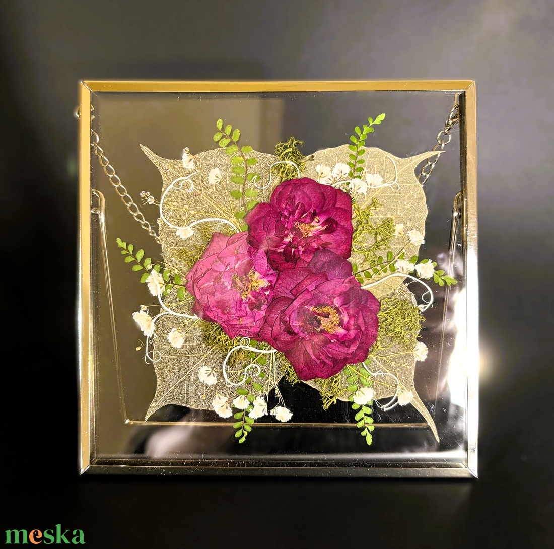 Préselt bíborszín rózsák ezüstös keretben 16 x 16 cm - otthon & életmód - dekoráció - kép & falikép - képkeret - Meska.hu Préselt bíborszín rózsák ezüstös keretben 16 x 16 cm - otthon & életmód - dekoráció - kép & falikép - képkeret - Meska.hu