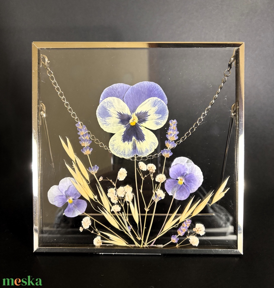 Világoskék árvácskák fátyolvirággal, levendulával és zabbal ezüstös keretben 16 x 16 cm - otthon & életmód - dekoráció - kép & falikép - képkeret - Meska.hu Világoskék árvácskák fátyolvirággal, levendulával és zabbal ezüstös keretben 16 x 16 cm - otthon & életmód - dekoráció - kép & falikép - képkeret - Meska.hu