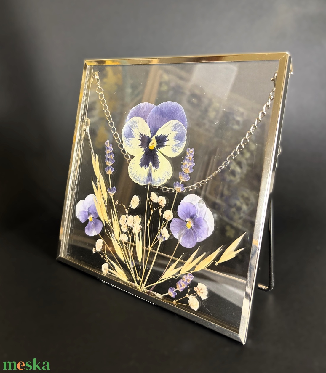 Világoskék árvácskák fátyolvirággal, levendulával és zabbal ezüstös keretben 16 x 16 cm - otthon & életmód - dekoráció - kép & falikép - képkeret - Meska.hu Világoskék árvácskák fátyolvirággal, levendulával és zabbal ezüstös keretben 16 x 16 cm - otthon & életmód - dekoráció - kép & falikép - képkeret - Meska.hu