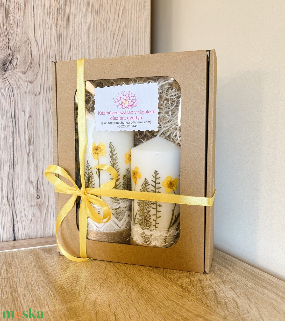 Sárga szárított virágos gyertya ajándékcsomag DÍSZDOBOZBAN- Boglárka virágokkal, csipkével díszítve - otthon & életmód - gyertya, illat, aroma - gyertya - Meska.hu