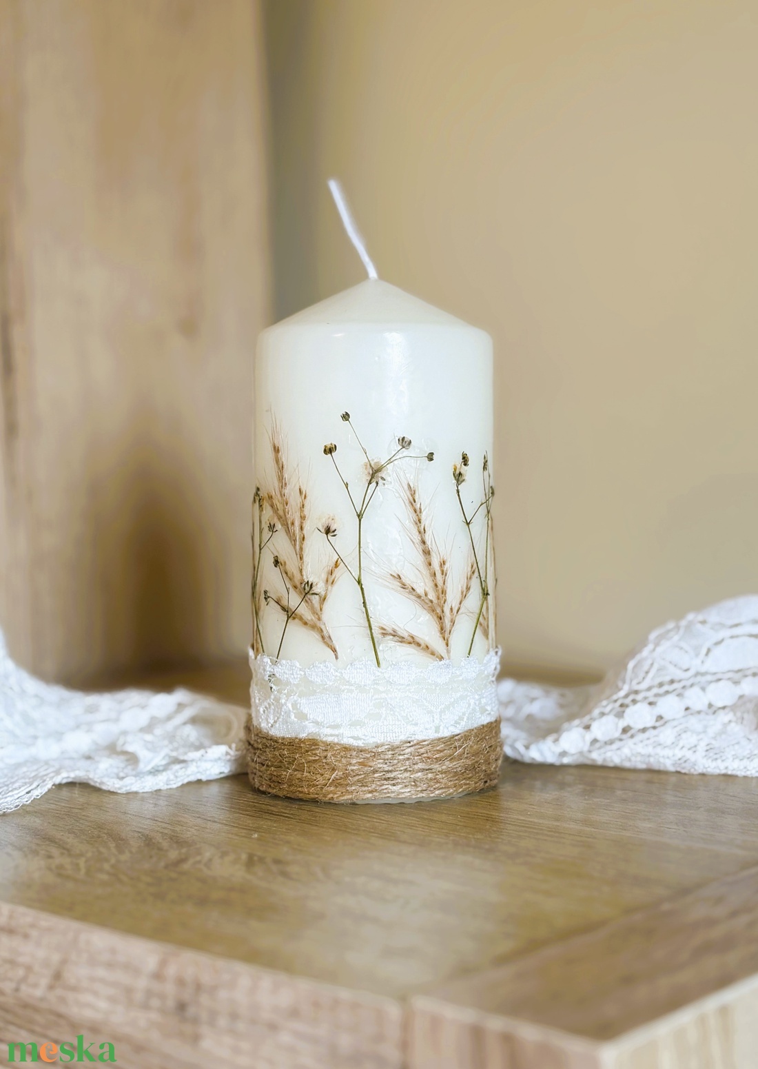 Szárított fátyolvirágos gyertya ajándékcsomag DÍSZDOBOZBAN- Csipkével és jutazsoinórral díszítve - otthon & életmód - gyertya, illat, aroma - gyertya - Meska.hu