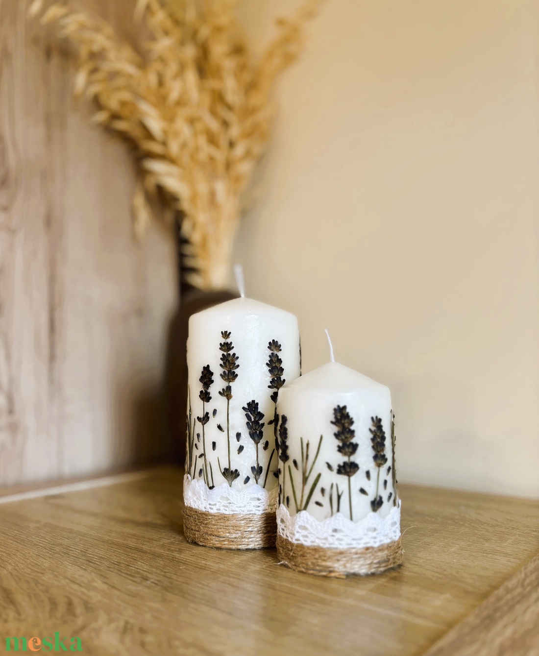 Szárított levendulás gyertya ajándékcsomag DÍSZDOBOZBAN- Csipkével és jutazsoinórral díszítve - otthon & életmód - gyertya, illat, aroma - gyertya - Meska.hu
