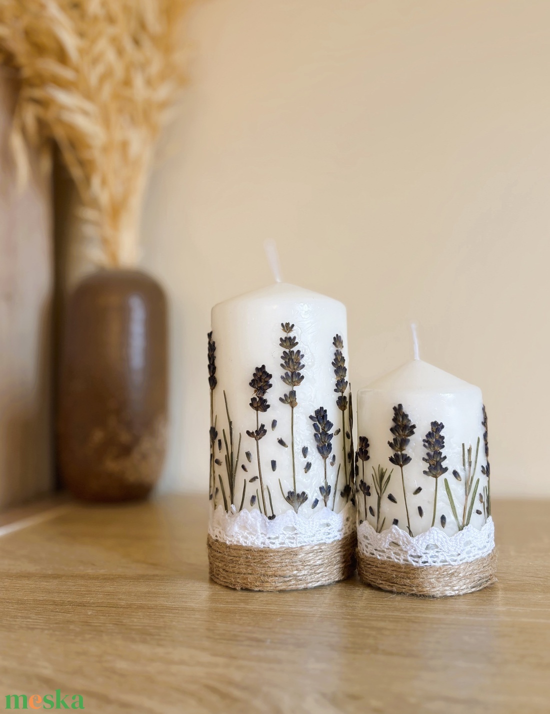 Szárított levendulás gyertya ajándékcsomag DÍSZDOBOZBAN- Csipkével és jutazsoinórral díszítve - otthon & életmód - gyertya, illat, aroma - gyertya - Meska.hu