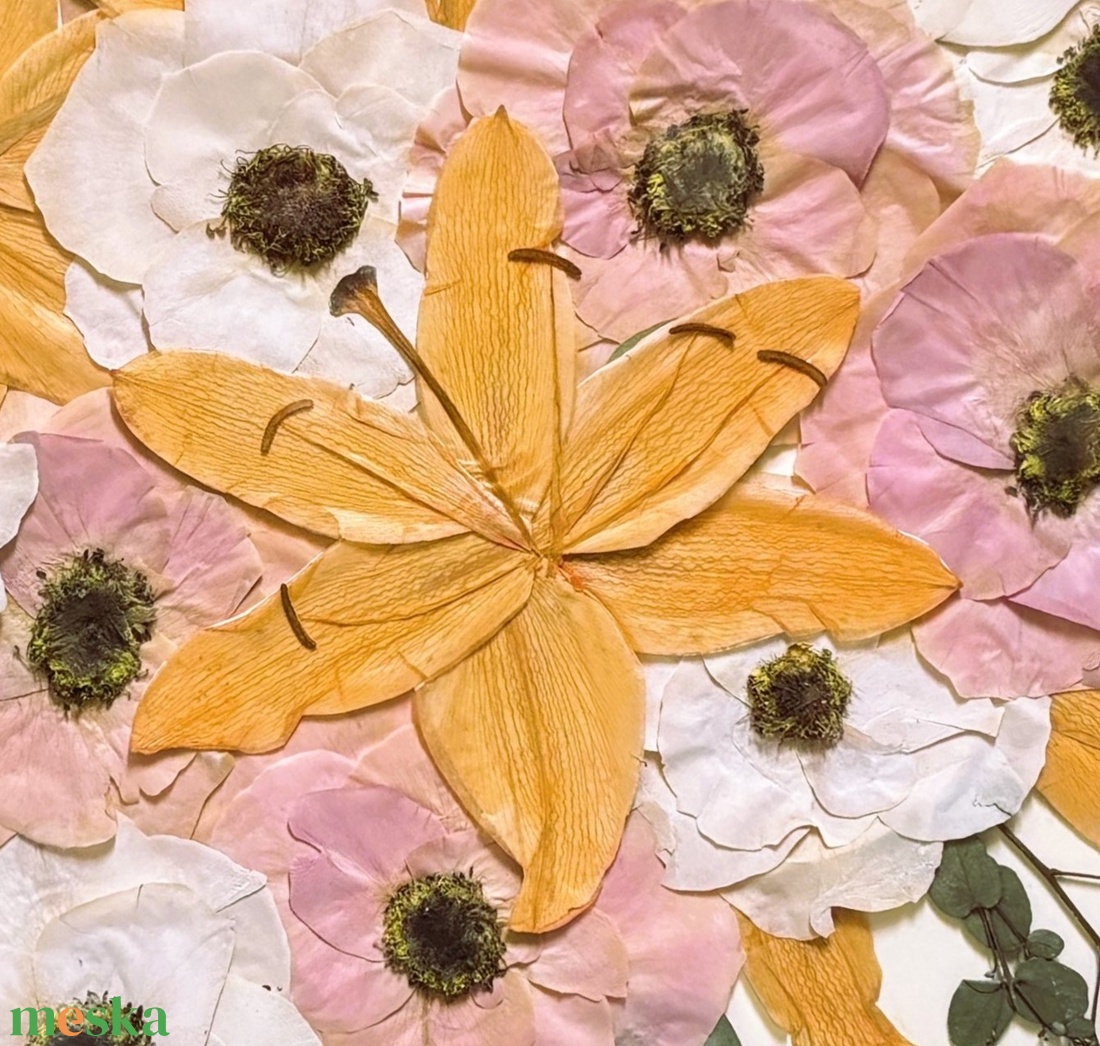 Liliom esküvői csokor préselés, örökcsokor 50x70 cm keretben - egyedi megrendelésre - otthon & életmód - virágdekoráció - virágok - virágbox - Meska.hu