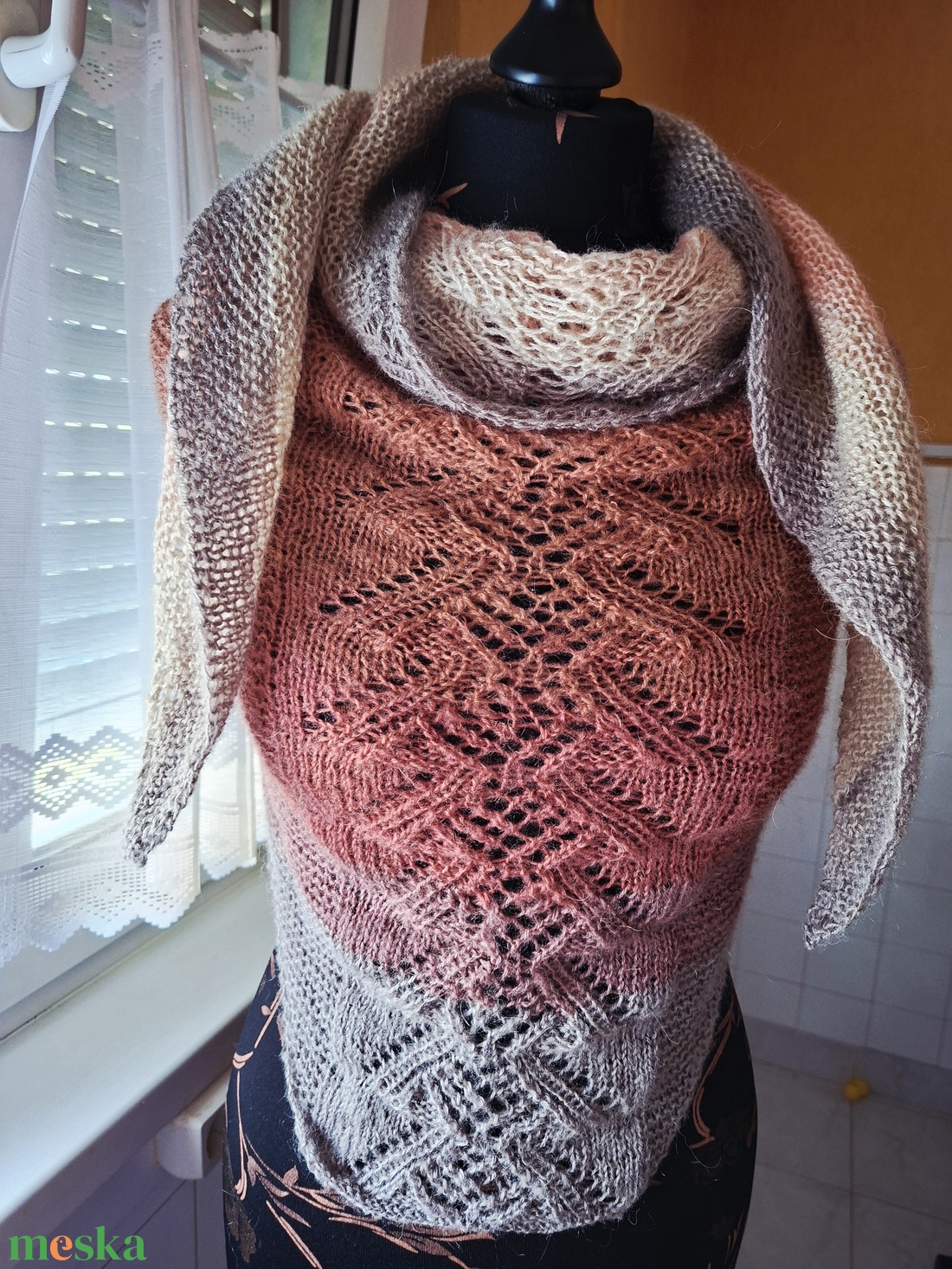 Vörösvariációkötött kendő - ruha & divat - sál, sapka, kendő - kendő - Meska.hu