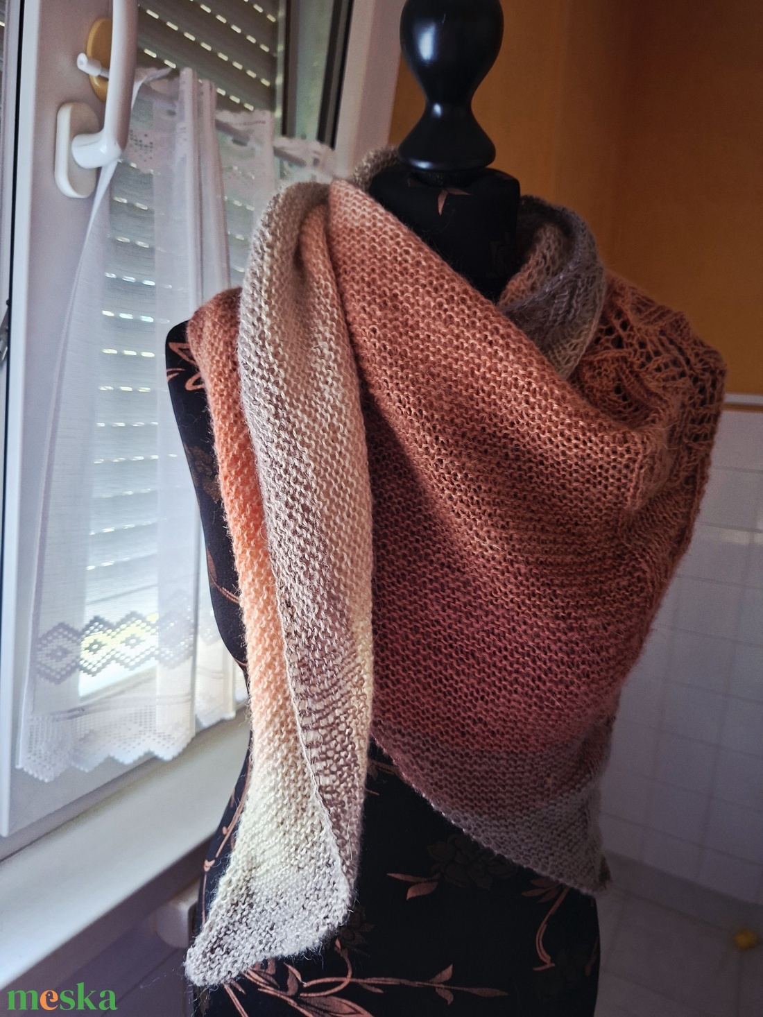 Vörösvariációkötött kendő - ruha & divat - sál, sapka, kendő - kendő - Meska.hu