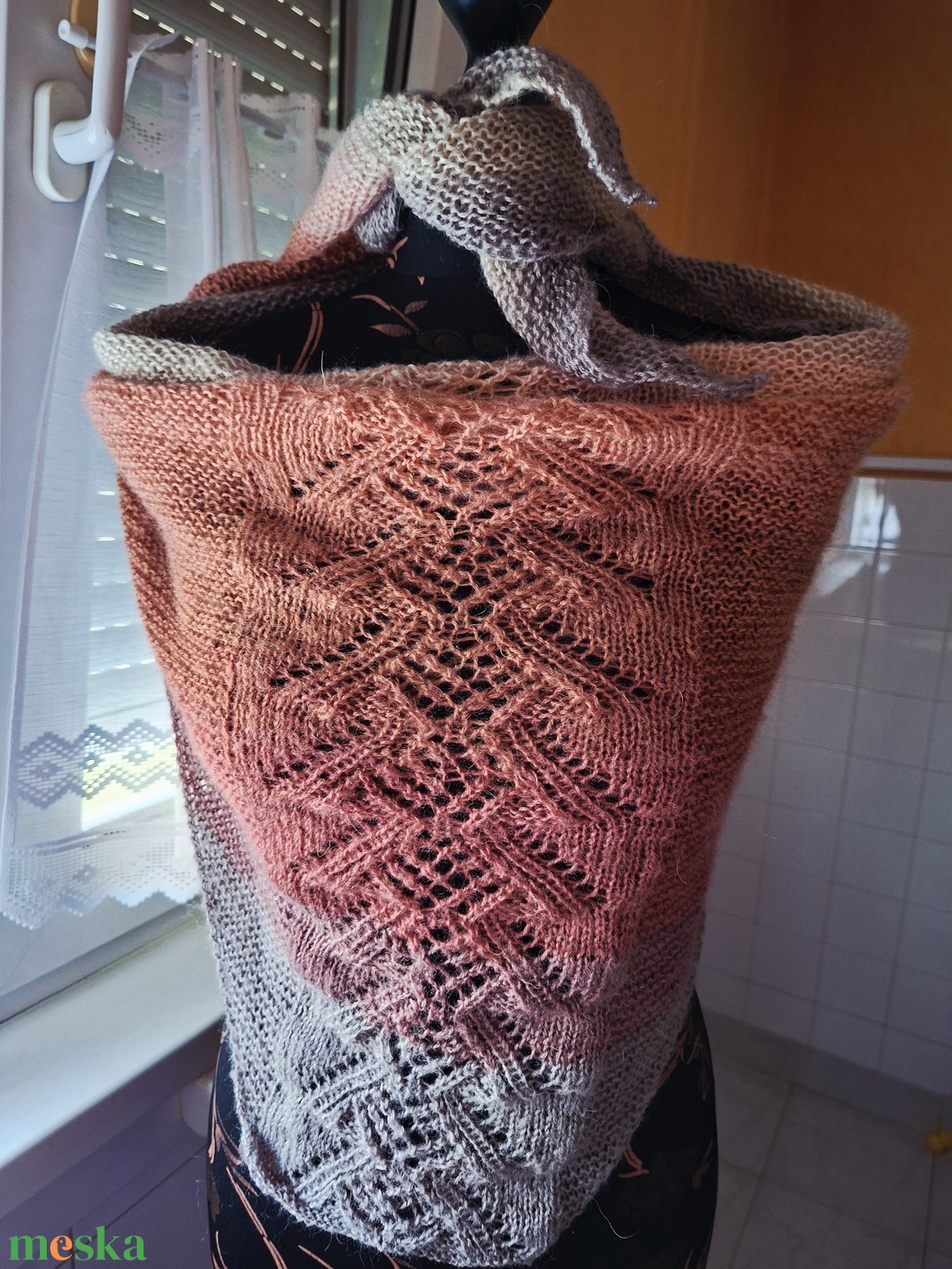 Vörösvariációkötött kendő - ruha & divat - sál, sapka, kendő - kendő - Meska.hu