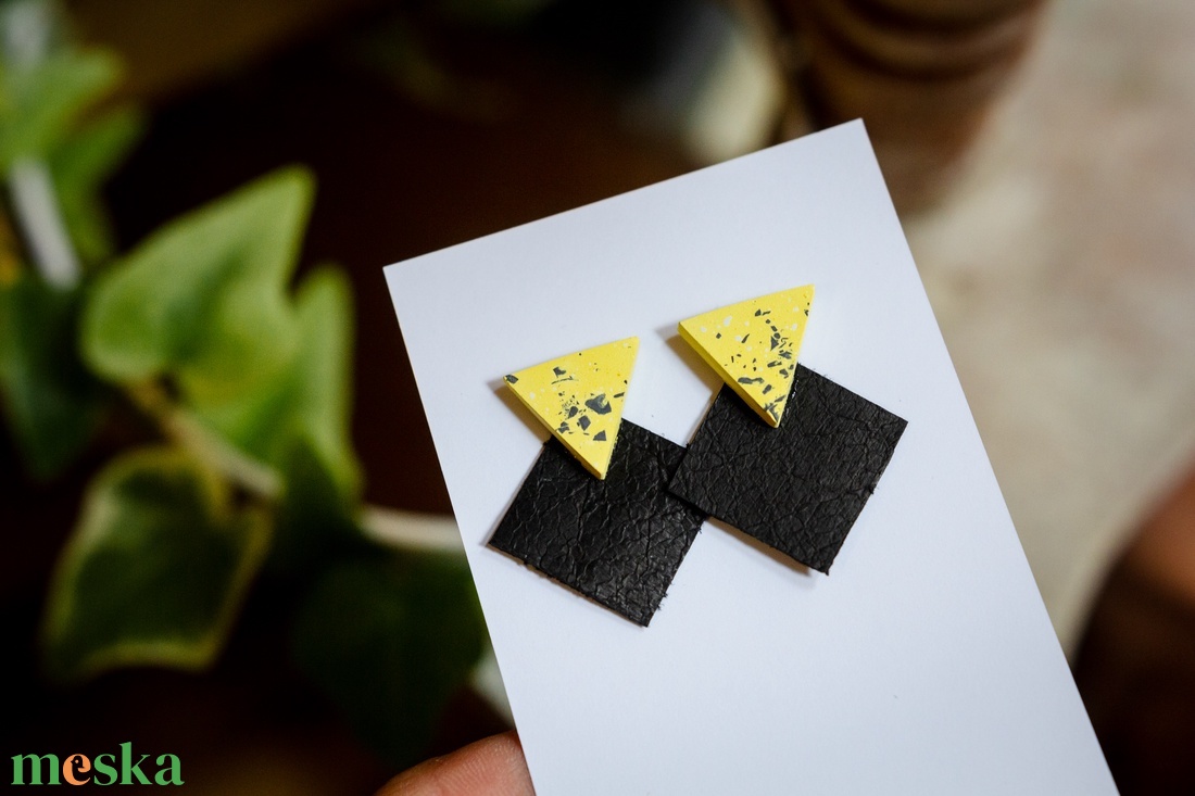 Yellow triangle - színes beton fülbevaló - ékszer - fülbevaló - lógó fülbevaló - Meska.hu Yellow triangle - színes beton fülbevaló - ékszer - fülbevaló - lógó fülbevaló - Meska.hu