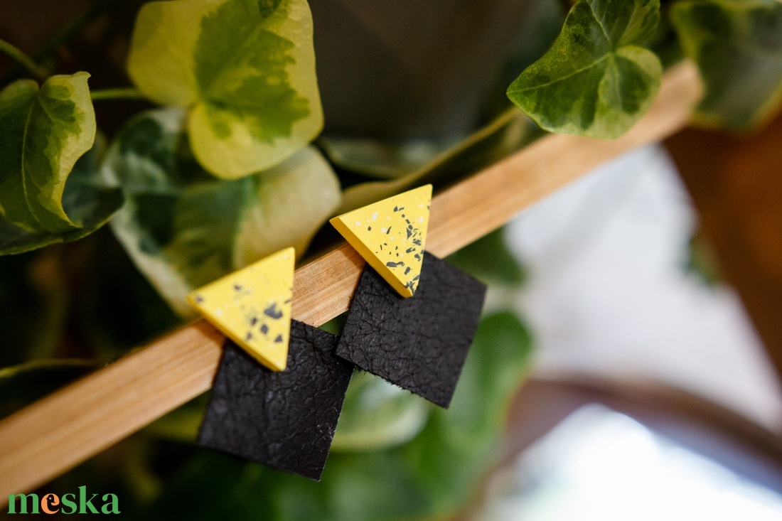 Yellow triangle - színes beton fülbevaló - ékszer - fülbevaló - lógó fülbevaló - Meska.hu Yellow triangle - színes beton fülbevaló - ékszer - fülbevaló - lógó fülbevaló - Meska.hu