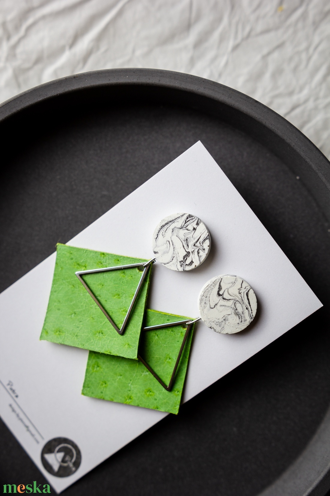 Zöld alma - színes beton fülbevaló - ékszer - fülbevaló - lógó fülbevaló - Meska.hu Zöld alma - színes beton fülbevaló - ékszer - fülbevaló - lógó fülbevaló - Meska.hu