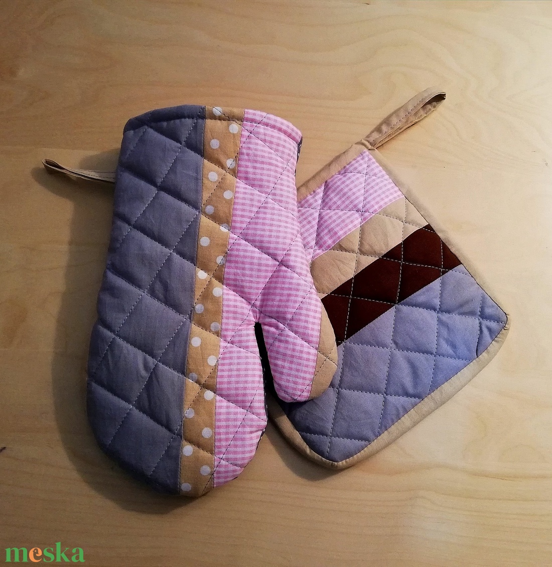 Edényfogó kesztyű szett - otthon & lakás - konyhafelszerelés, tálalás - konyhai textil - edényfogó & edényfedő - Meska.hu Edényfogó kesztyű szett - otthon & lakás - konyhafelszerelés, tálalás - konyhai textil - edényfogó & edényfedő - Meska.hu