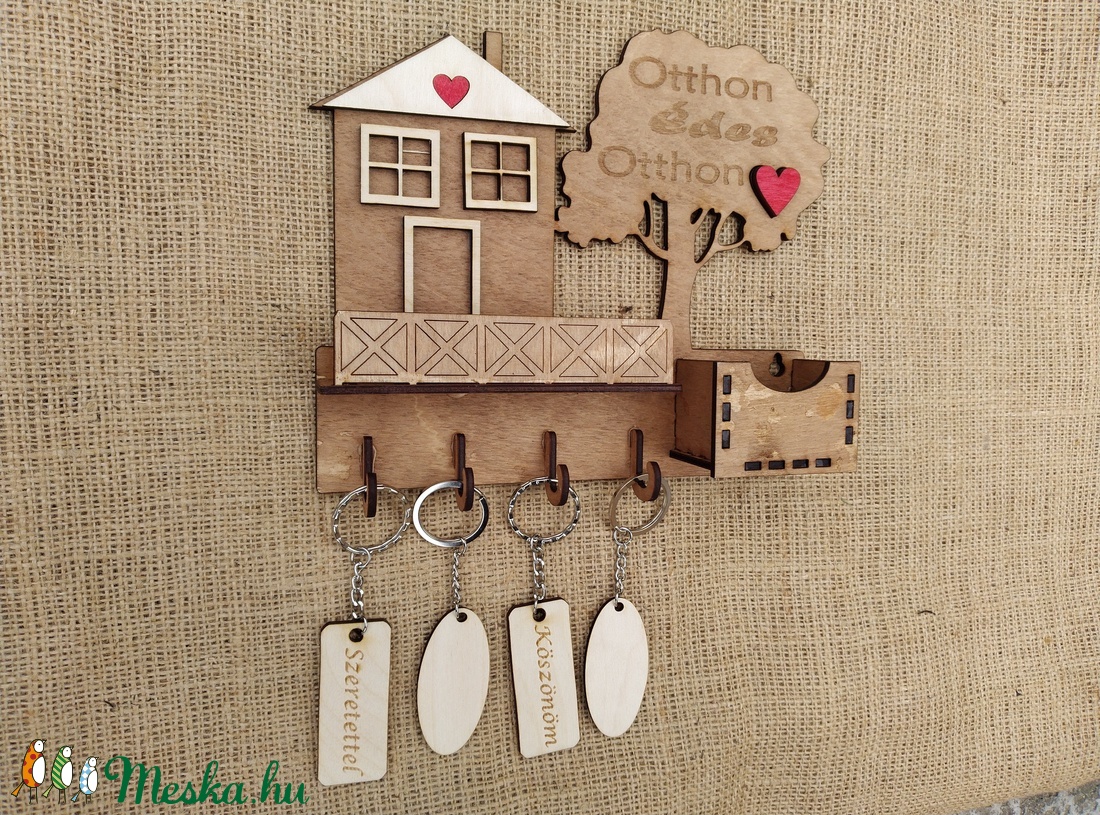Családi kulcstartó Fali kulcstartó fogas Ajándék kulcstartó Kulcsfogas egyedi gravírozott - otthon & életmód - bútor - Meska.hu