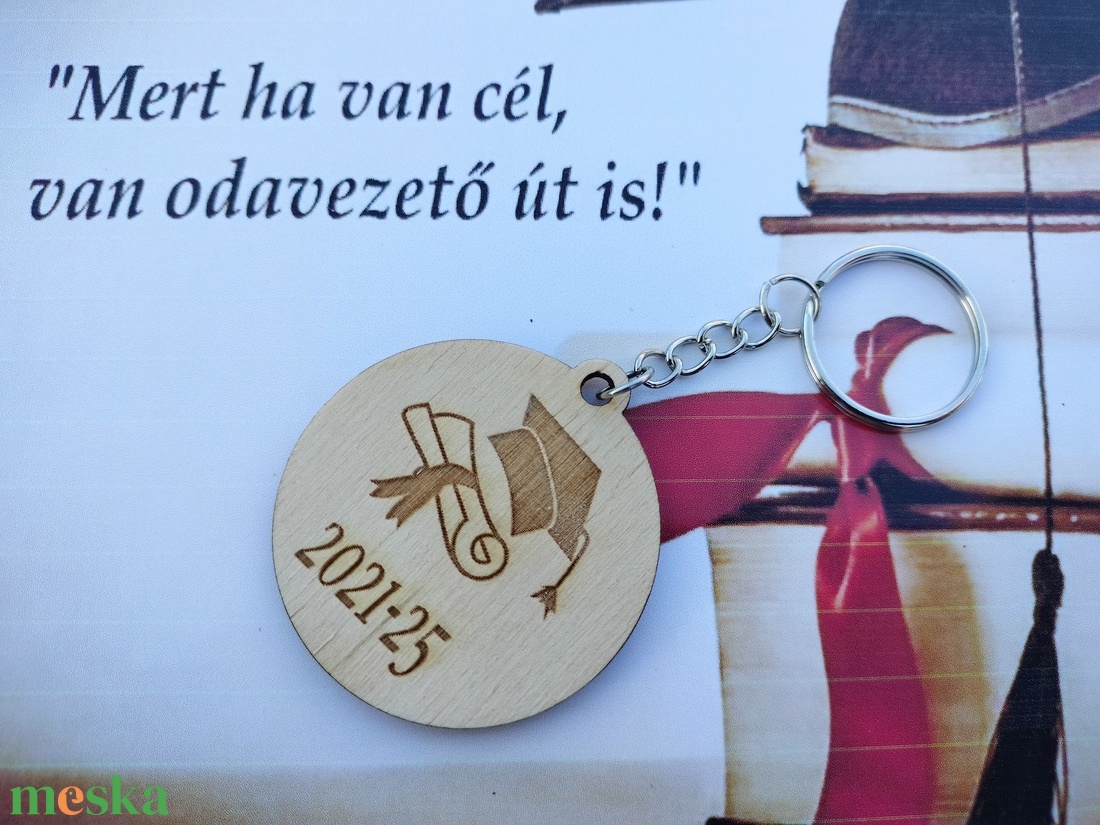 Fa kulcstartó ballagás ajándék egyedi gravírozott - táska & tok - kulcstartó & táskadísz - kulcstartó - Meska.hu Fa kulcstartó ballagás ajándék egyedi gravírozott - táska & tok - kulcstartó & táskadísz - kulcstartó - Meska.hu