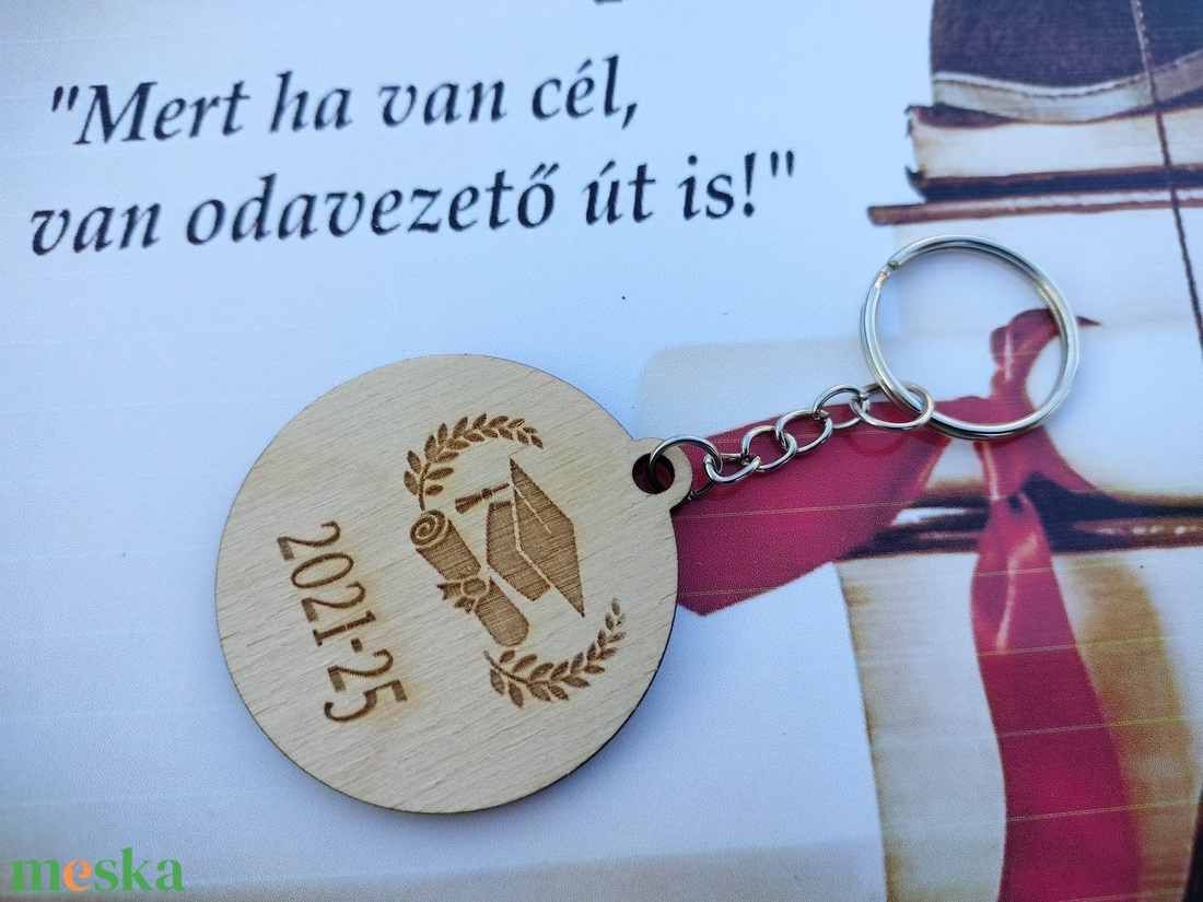 Fa kulcstartó ballagás ajándék egyedi gravírozott - táska & tok - kulcstartó & táskadísz - kulcstartó - Meska.hu Fa kulcstartó ballagás ajándék egyedi gravírozott - táska & tok - kulcstartó & táskadísz - kulcstartó - Meska.hu