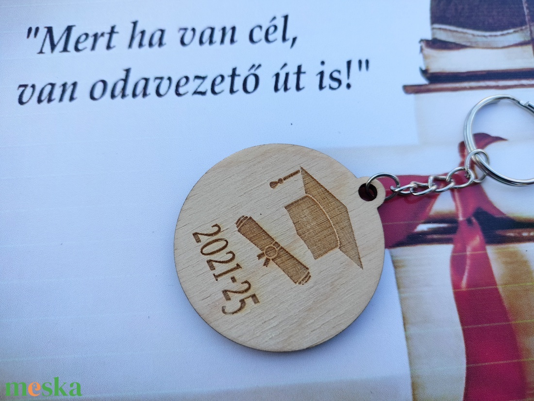 Fa kulcstartó ballagás ajándék egyedi gravírozott - táska & tok - kulcstartó & táskadísz - kulcstartó - Meska.hu Fa kulcstartó ballagás ajándék egyedi gravírozott - táska & tok - kulcstartó & táskadísz - kulcstartó - Meska.hu