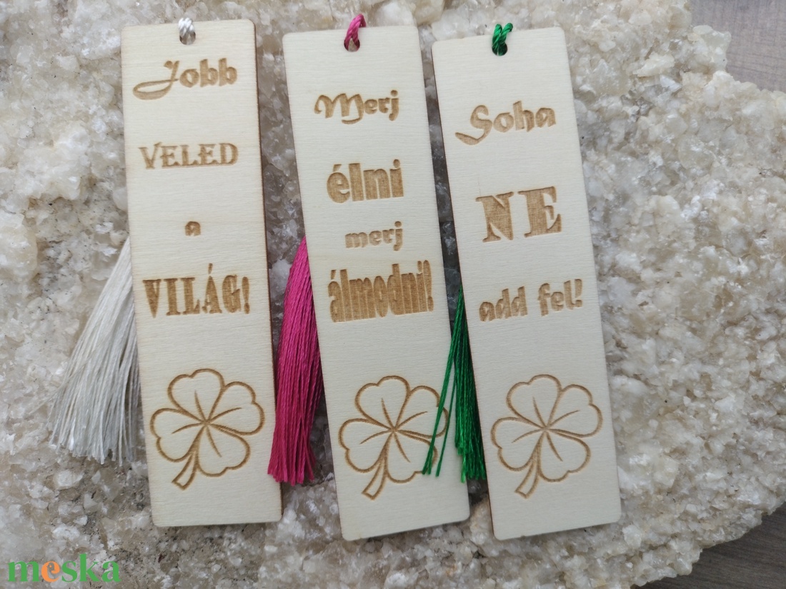 Könyvjelző  motivációs felírattal ajándék gravírozott négylevelű lóhere  - könyv & zene - könyvjelző - Meska.hu