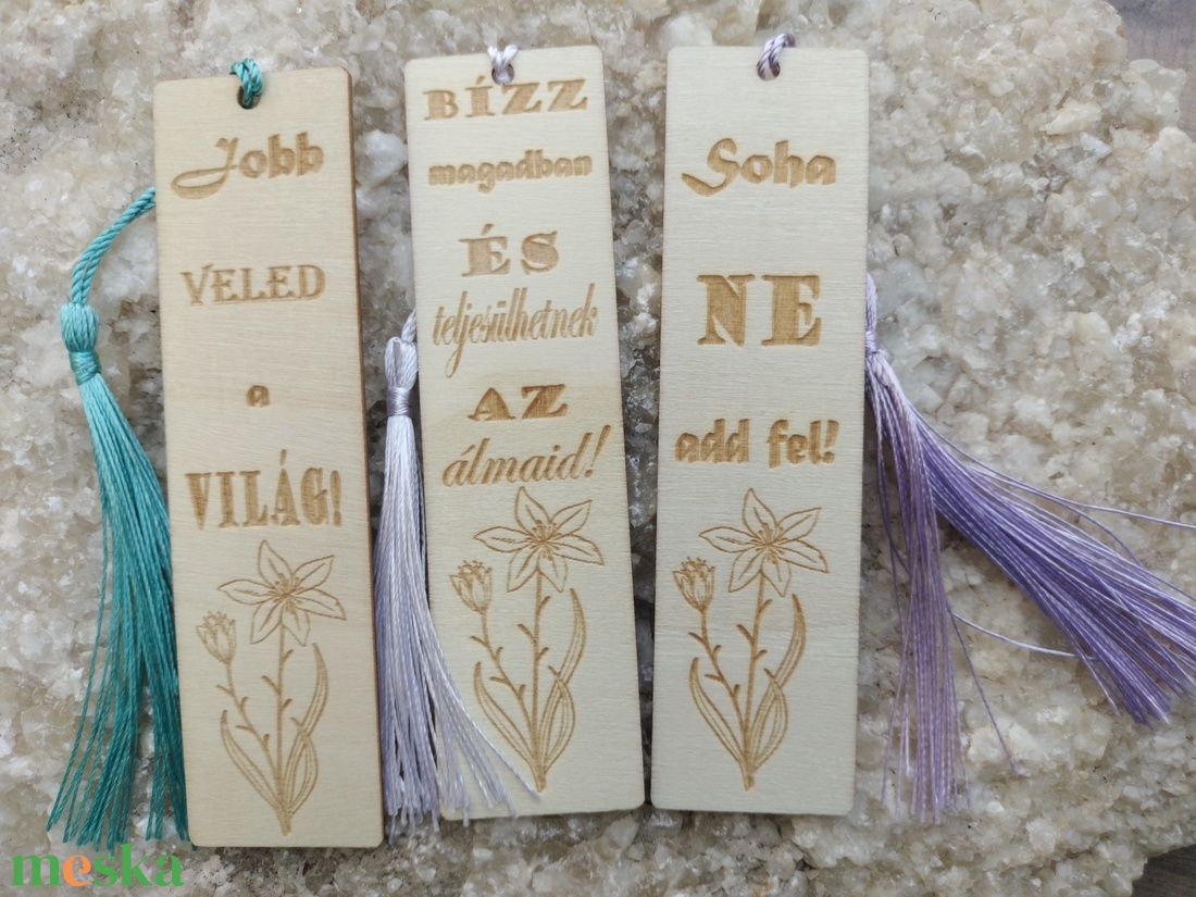Könyvjelző  motivációs felírattal ajándék gravírozott virág  - könyv & zene - könyvjelző - Meska.hu