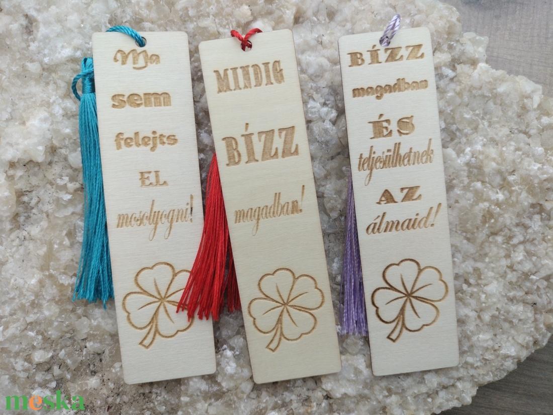 Könyvjelző  motivációs felírattal ajándék gravírozott négylevelű lóhere  - könyv & zene - könyvjelző - Meska.hu