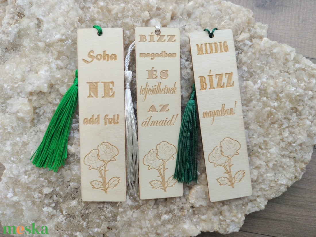 Könyvjelző  motivációs felírattal ajándék gravírozott rózsa  - könyv & zene - könyvjelző - Meska.hu