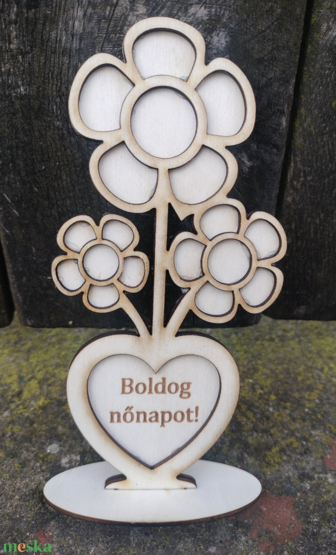 Fa virág gravírozott  Nőnapra egyedi gravírozott Boldog Nőnapot  - otthon & életmód - virágdekoráció - virágdíszek - asztali virágdísz - Meska.hu