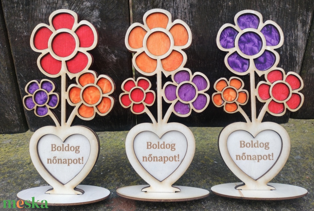 Fa virág gravírozott  Nőnapra egyedi gravírozott Boldog Nőnapot  - otthon & életmód - virágdekoráció - virágdíszek - asztali virágdísz - Meska.hu