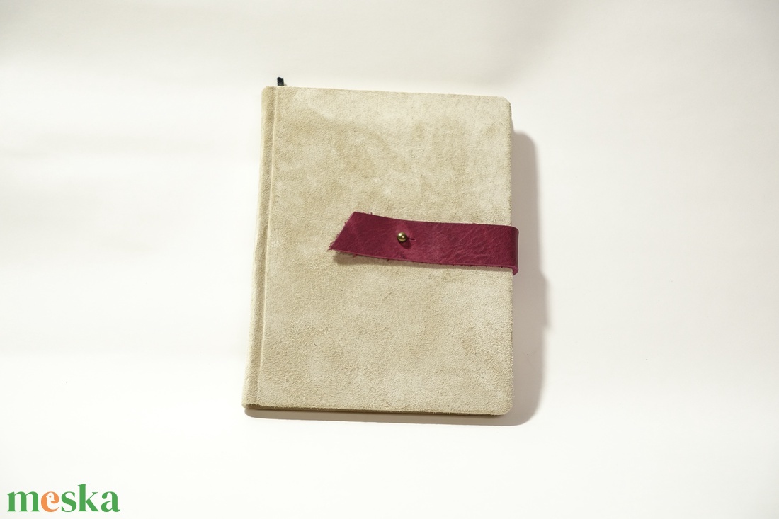 Andor - notesz, napló, emlékkönyv - drapp velúr bőr 15x20 cm - 06 - otthon & lakás - papír írószer - jegyzetfüzet & napló - Meska.hu Andor - notesz, napló, emlékkönyv - drapp velúr bőr 15x20 cm - 06 - otthon & lakás - papír írószer - jegyzetfüzet & napló - Meska.hu