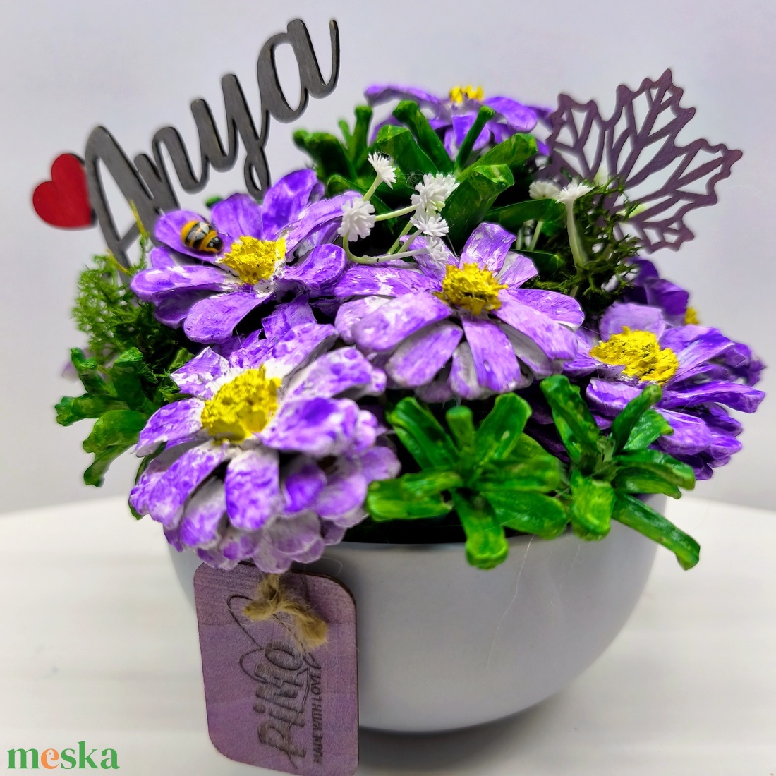 Kézzel festett tobozvirág-dísz kerámia tálban � lila � Anya / Mama felirattal, anyáknapi ajándék - otthon & életmód - virágdekoráció - virágdíszek - asztali virágdísz - Meska.hu