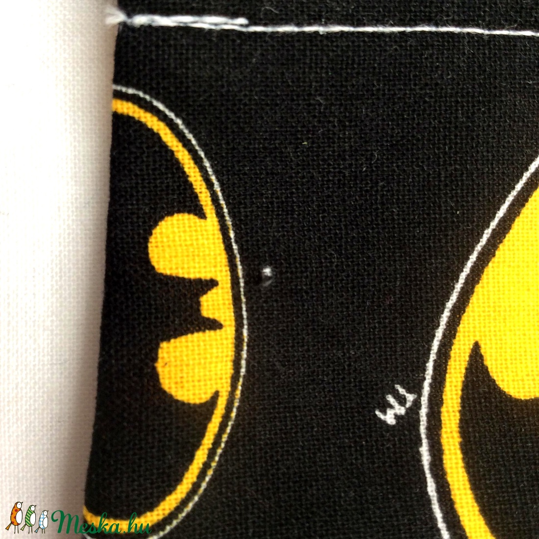 Pici fehér anyag hibás maszk - batman logo mintás arcmaszk - férfi maszk - textil szájmaszk - egészségügyi szájmaszk - férfi & uniszex - férfi & uniszex - Meska.hu Pici fehér anyag hibás maszk - batman logo mintás arcmaszk - férfi maszk - textil szájmaszk - egészségügyi szájmaszk - férfi & uniszex - férfi & uniszex - Meska.hu