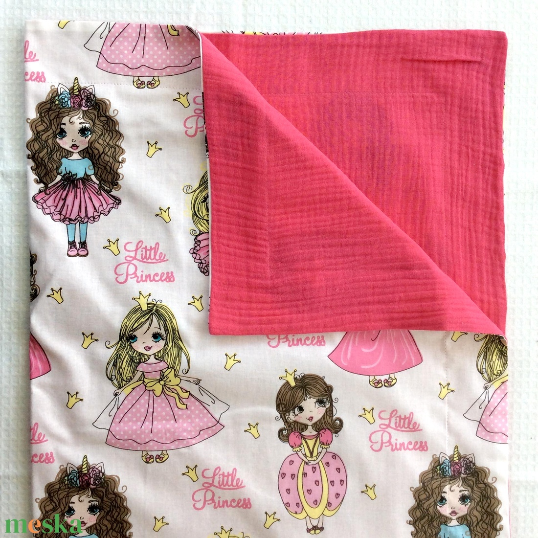 Babatakaró - nyári pihe-puha duplagéz és mintás pamut textil takaró - hercegnő mintás - otthon & életmód - babaszoba, gyerekszoba - baba ágynemű - Meska.hu Babatakaró - nyári pihe-puha duplagéz és mintás pamut textil takaró - hercegnő mintás - otthon & életmód - babaszoba, gyerekszoba - baba ágynemű - Meska.hu