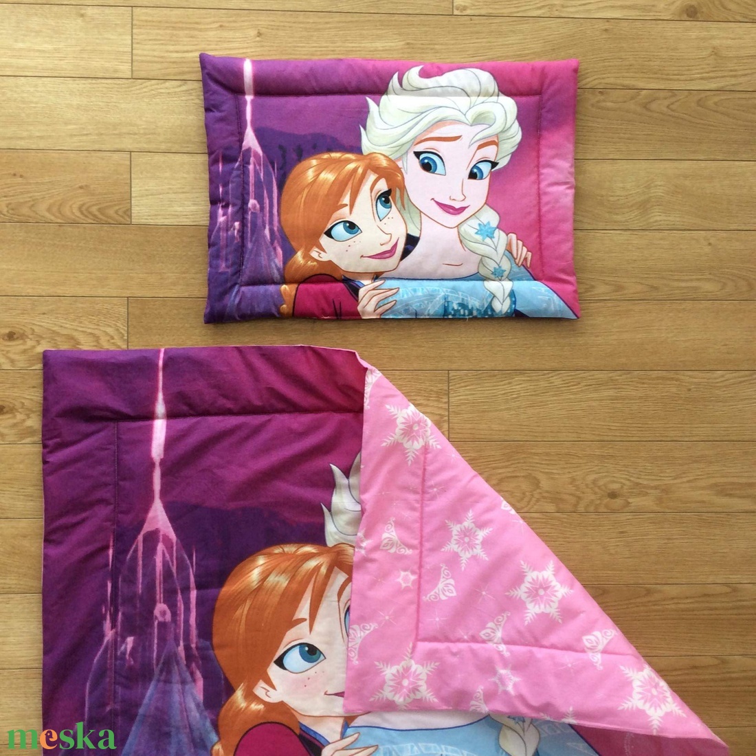 Ovis ágynemű Jégvar�zs - Elza és Amnamintás ovis takaró és párna szett - játék & sport - ovis felszerelés - ovis ágynemű - Meska.hu