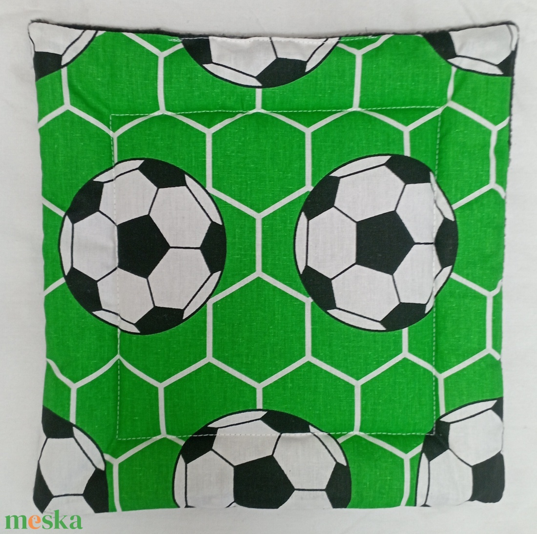 Székpárna - focilabda mintás gyerek székpárna - iskolai - óvodai ülőpárna - otthon & életmód - lakástextil - székpárna, huzat - Meska.hu