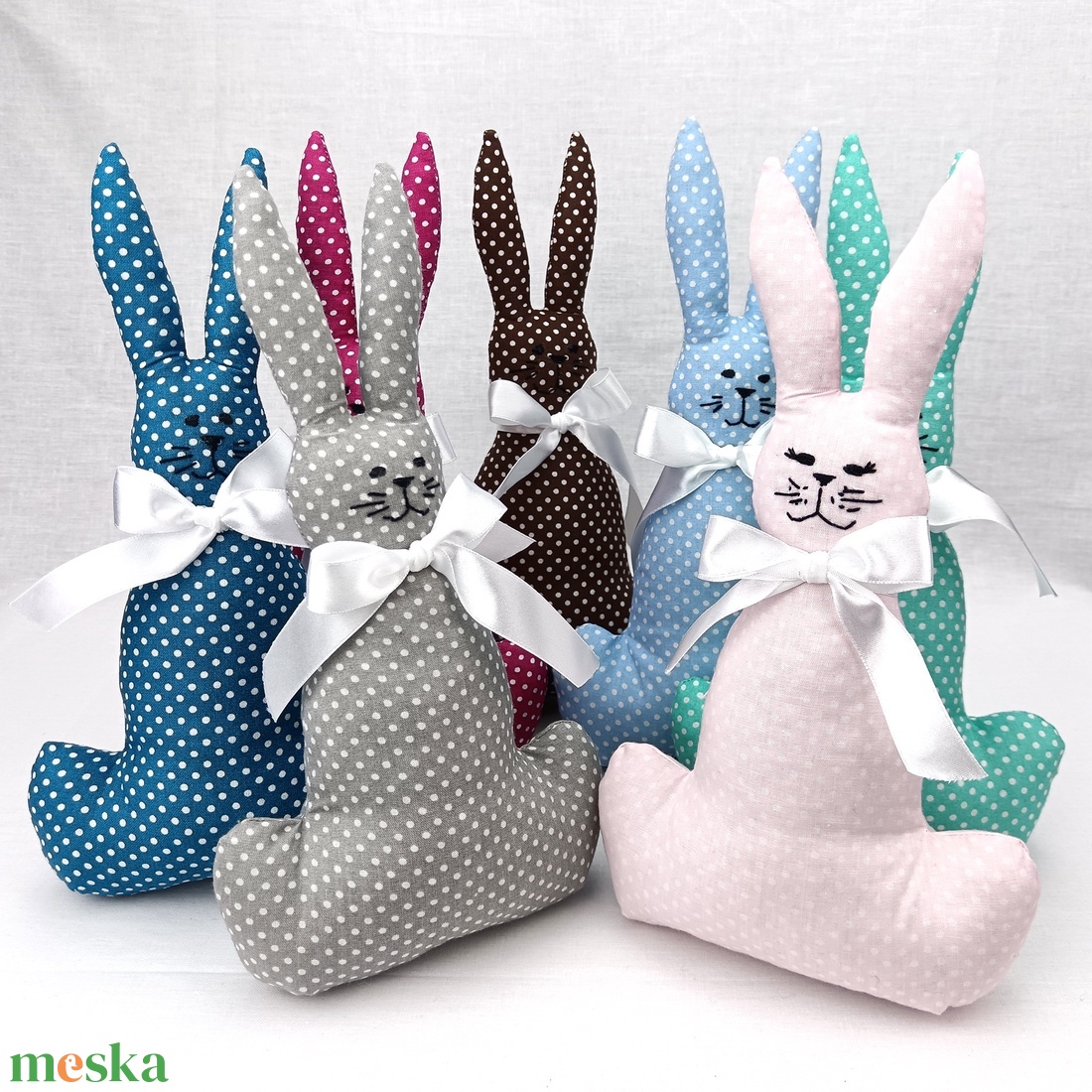 Nyuszi- egyedi tervezésű kézműves játék - textiljáték - pöttyös húsvéti nyúl         - játék & sport - plüssállat & játékfigura - nyuszi - Meska.hu