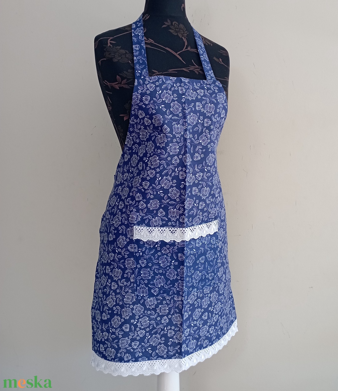 Egyedi női kötény - Kékfestő jellegü tulip�n mint�s kötény - otthon & életmód - konyhafelszerelés, tálalás - konyhai textil - kötény - Meska.hu