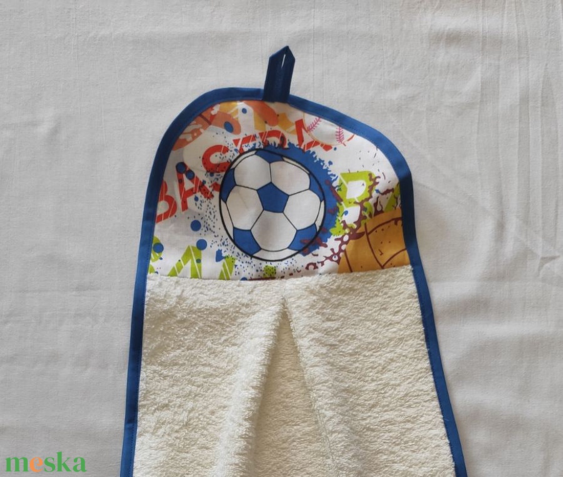 Egyedi ovis törölköző focilabda  mintás  - ovodai kellék kéztörlő - játék & sport - ovis felszerelés - egyéb ovis kiegészítő - Meska.hu