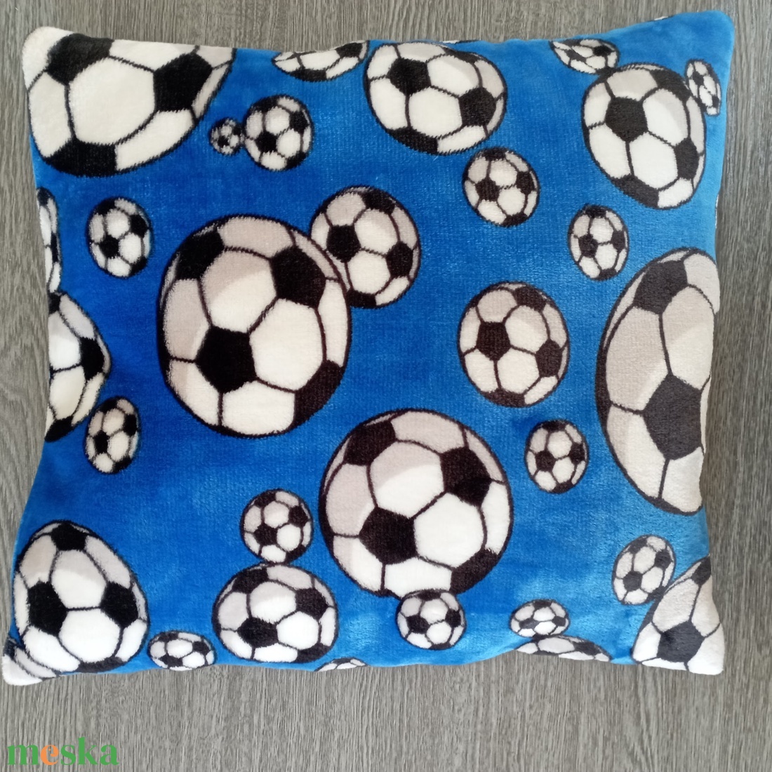 Baby soft puha kispárna focilabda mintás - játék & sport - ovis felszerelés - ovis ágynemű - Meska.hu