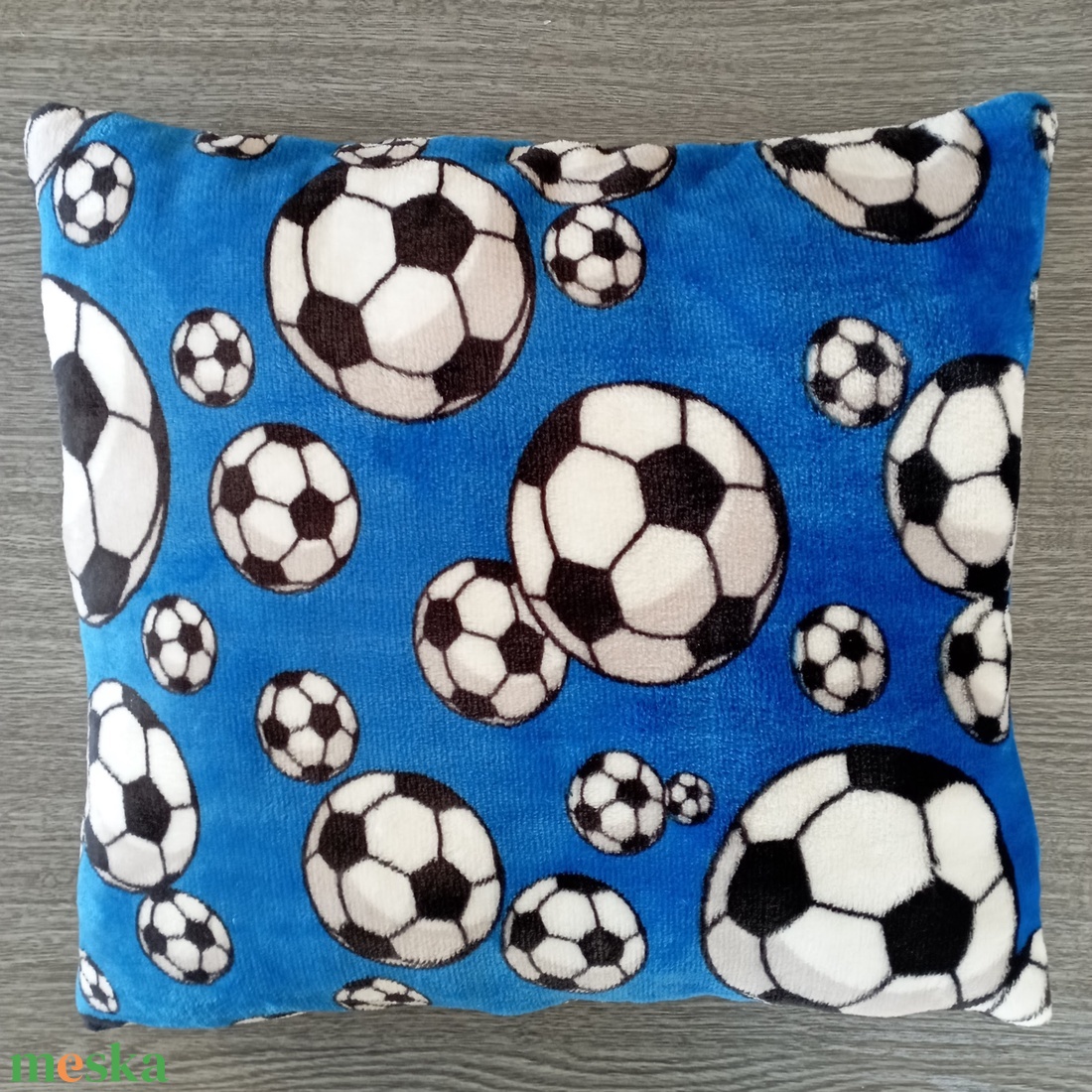 Baby soft puha kispárna focilabda mintás - játék & sport - ovis felszerelés - ovis ágynemű - Meska.hu