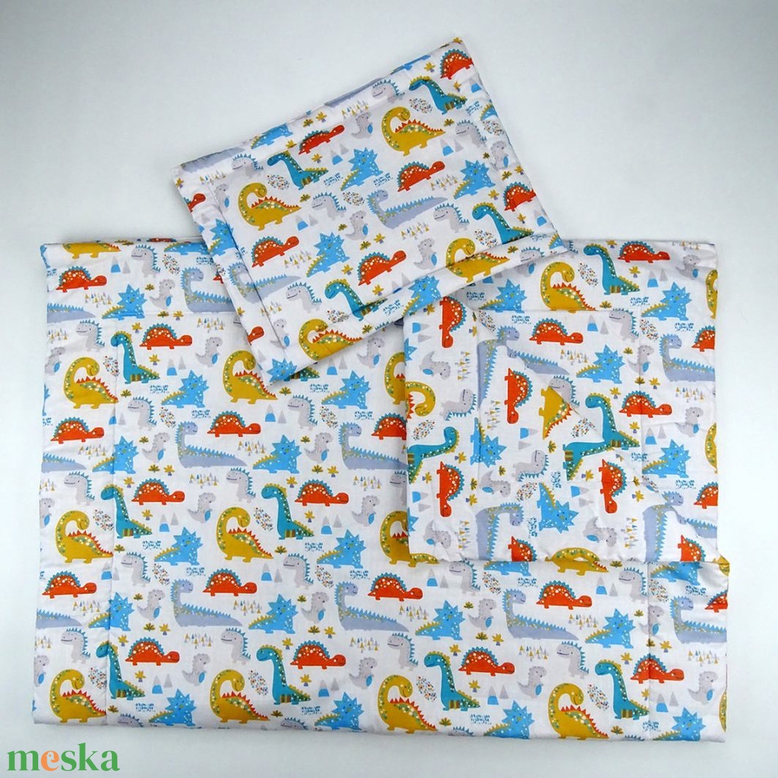  3 részes Egyedi ovis ágynemű - dinó mintás ovis takaró  -  párna - derékalj szett - játék & sport - ovis felszerelés - ovis ágynemű - Meska.hu
